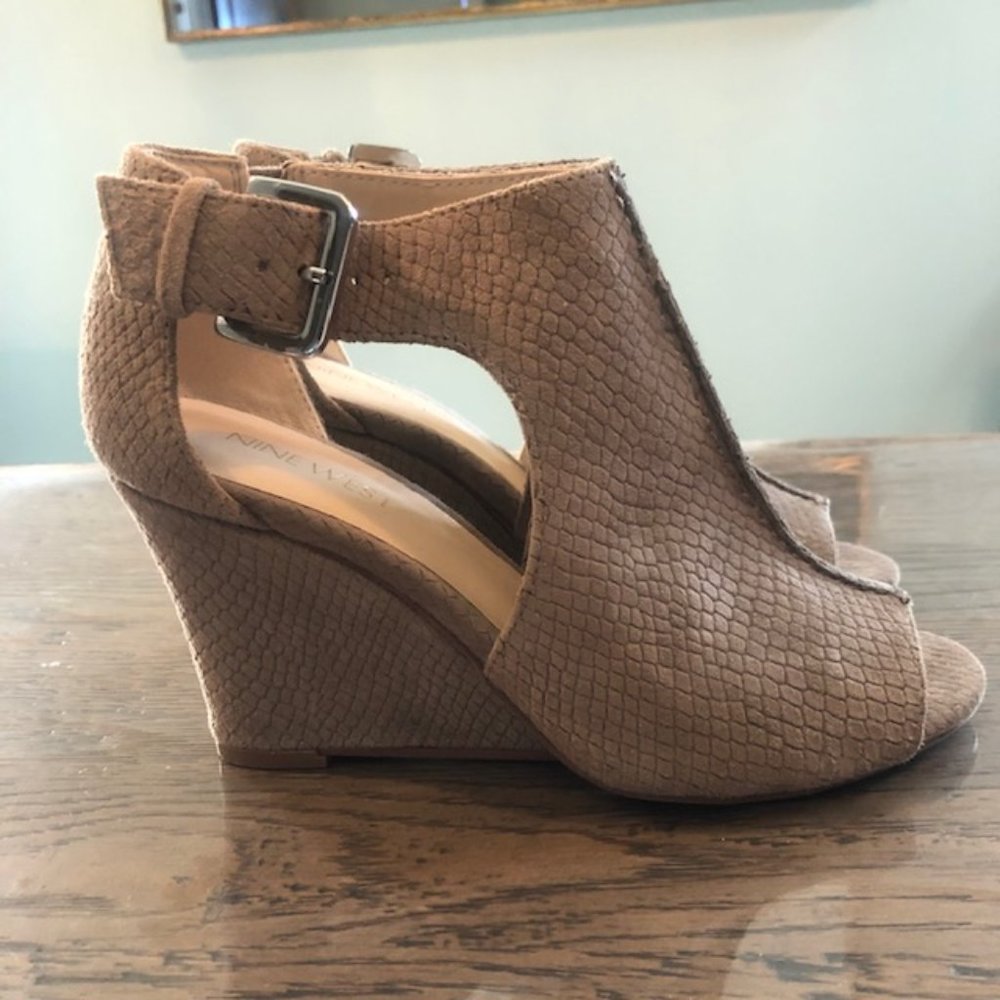 Nine West camel wedges